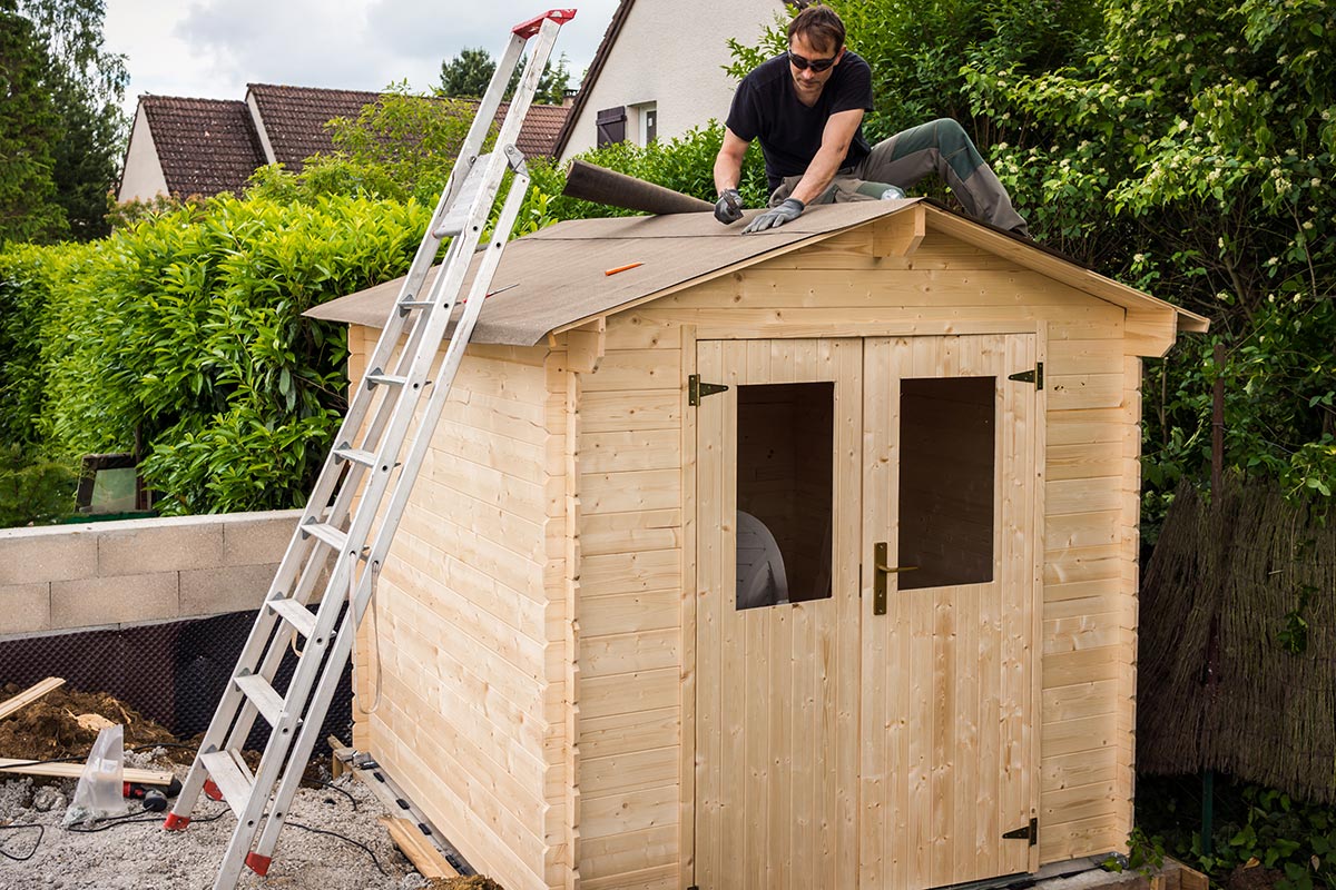 Comment changer la toiture d'un abri de jardin en bois ? – DESTOMBES BOIS